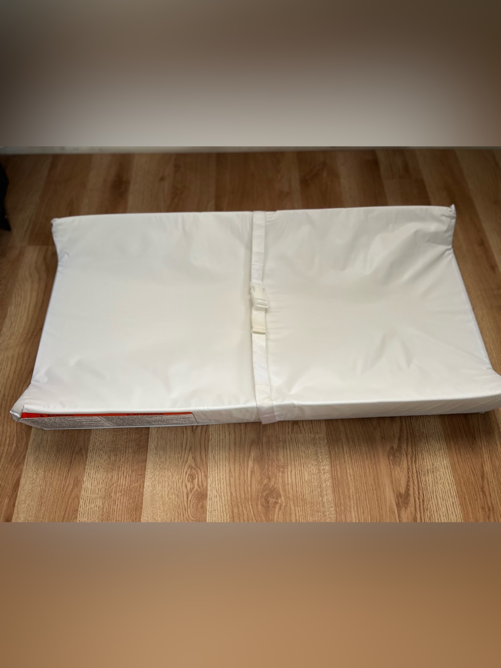 Munchkin Waterproof Changing Pad - Picture 3 of 4